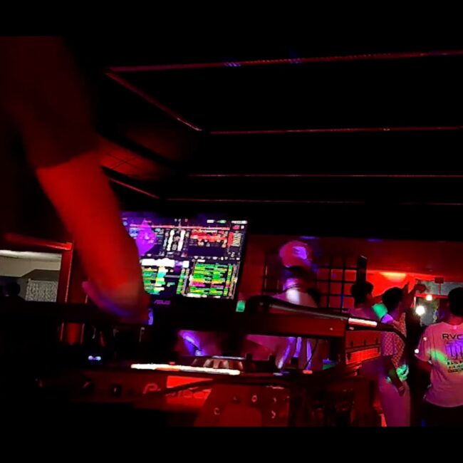 Restaurant Bar Nightclub DJ