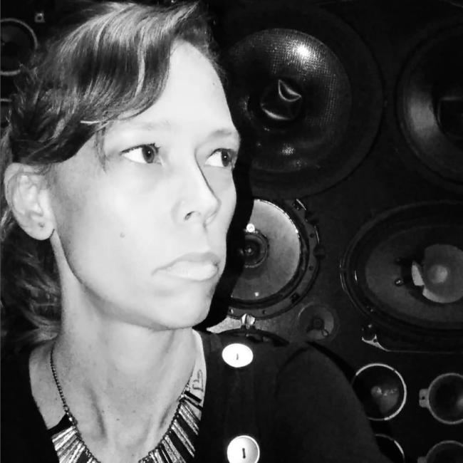 Speaker Box DJ Track Star Staci