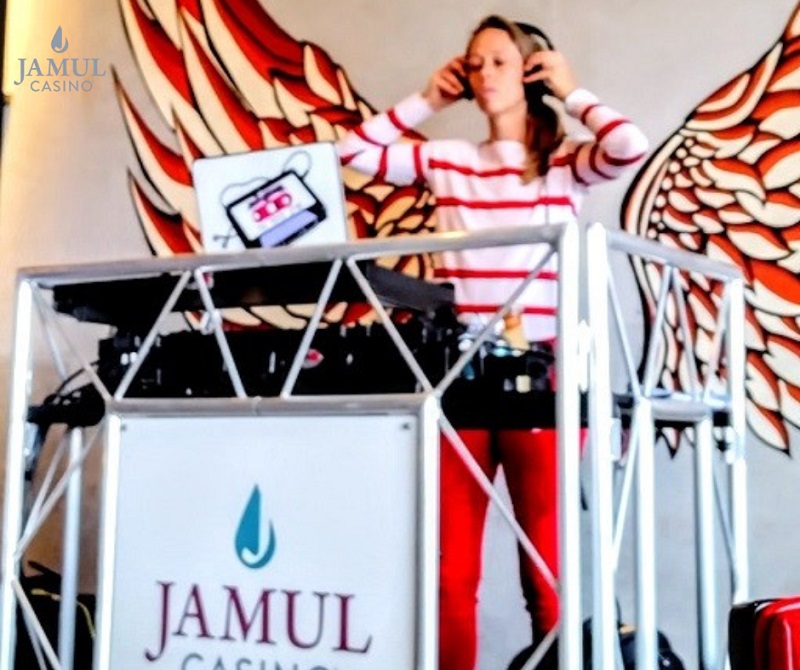 How DJs Can Help Bars Make More Money - Los Angeles DJ 16